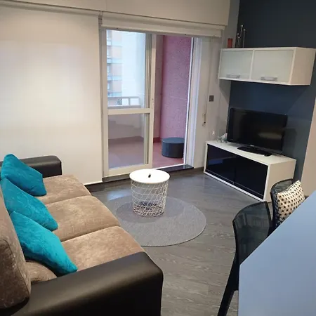 Apartamento Con Piscina Apartment *